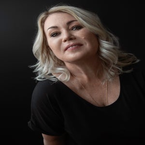 Photo of Jann Arden, click to book