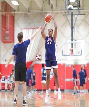 Photo of Armando Bacot, click to book