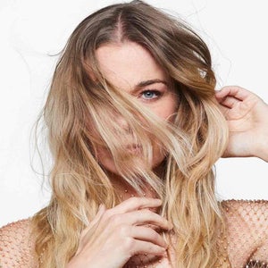 Photo of LeAnn Rimes, click to book