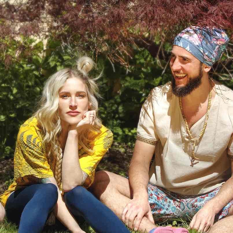 Walk off the Earth (Gianni & Sarah)