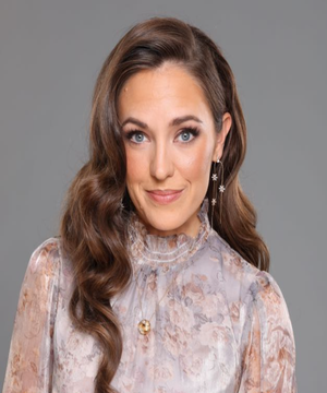 Photo of Laura Osnes, click to book