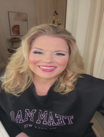 Poster for Pregunta video from Megan Hilty