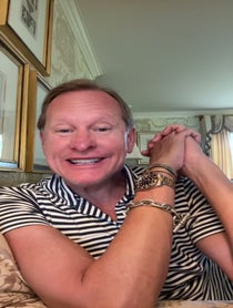 Poster for Día del padre video from Carson Kressley