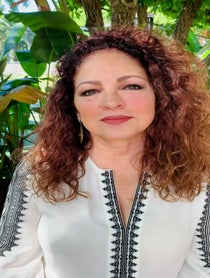 Poster for Intro video video from Gloria Estefan