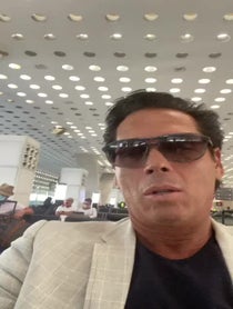 Poster for Gift video from Roberto Palazuelos