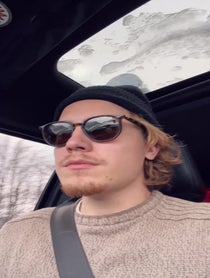 Poster for Gift video from Mavrik Joos