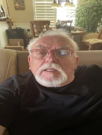 Poster for Fecha de nacimiento video from John Ratzenberger