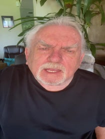 Poster for Charla motivacional video from John Ratzenberger