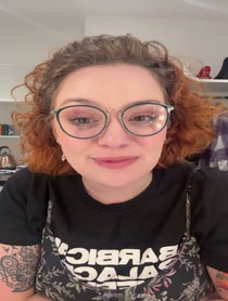 Poster for Charla motivacional video from Carrie Hope Fletcher