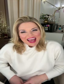 Poster for Fecha de nacimiento video from Megan Hilty