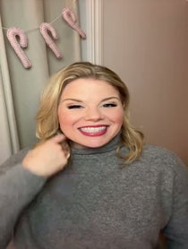 Poster for Pregunta video from Megan Hilty