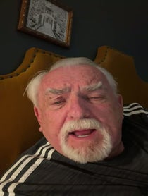 Poster for Fecha de nacimiento video from John Ratzenberger