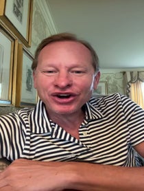 Poster for Fecha de nacimiento video from Carson Kressley