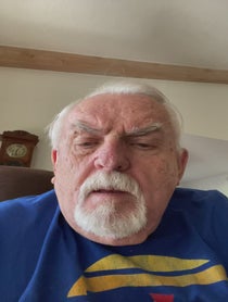 Poster for Fecha de nacimiento video from John Ratzenberger