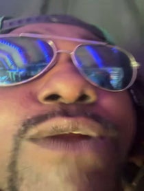 Poster for Charla motivacional video from Kanye East
