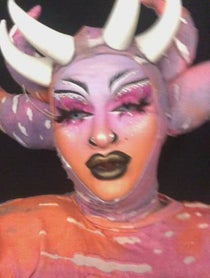 Poster for Gift video from Loris Queen