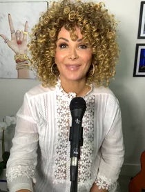 Poster for Da las gracias video from Giada Valenti
