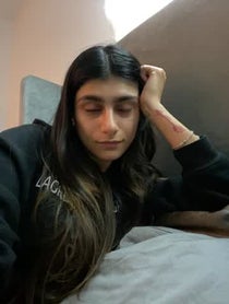 Poster for Conseil video from Mia Khalifa