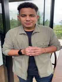Poster for Gift video from Felipe Peláez